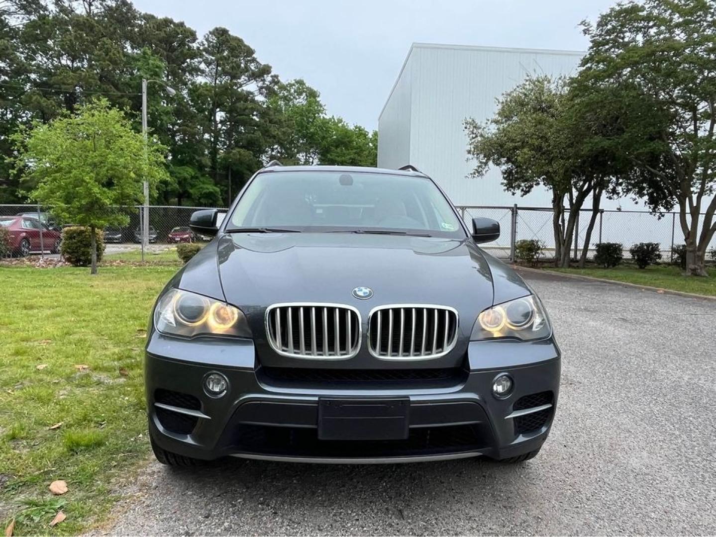 2011 Grey /Tan BMW X5 xDrive 35D (5UXZW0C55BL) with an M57 Twin Turbo I6 Diesel engine, Automatic transmission, located at 5700 Curlew Drive, Norfolk, VA, 23502, (757) 455-6330, 36.841885, -76.209412 - Photo#2